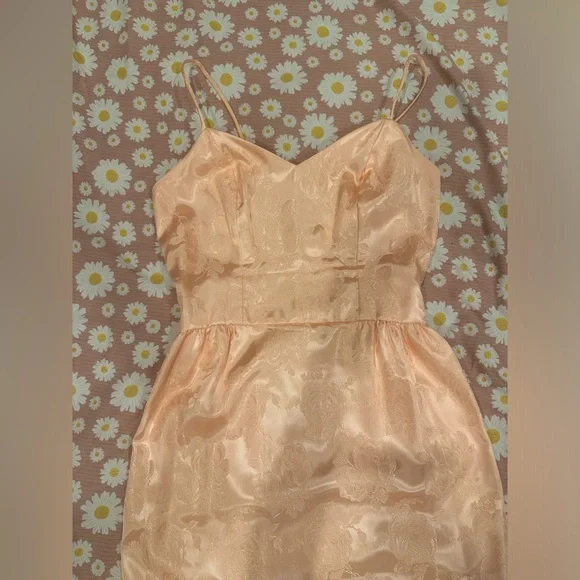 True Vintage Peach Floral Satin Dress - Picture 4 of 17